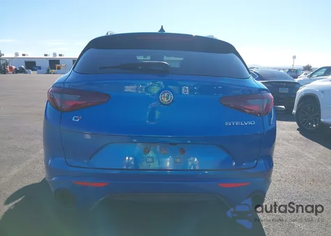 2022 Alfa Romeo Stelvio Veloce Ti Awd z USA, uszkodzony, nr VIN ZASPAKBN5N7D42565